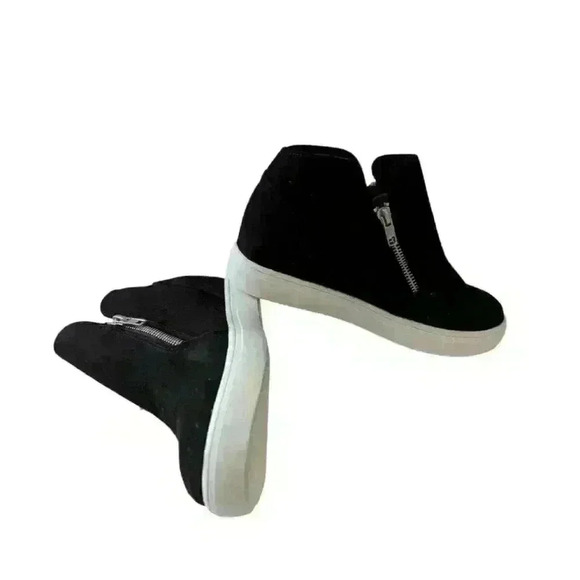 CUSHIONAIRE Women's Hart Hidden Wedge Sneaker Size 7M - Picture 6 of 9